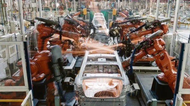 Producción automotriz crece 33,8% interanual en junio, pero cae 10,9% frente a mayo