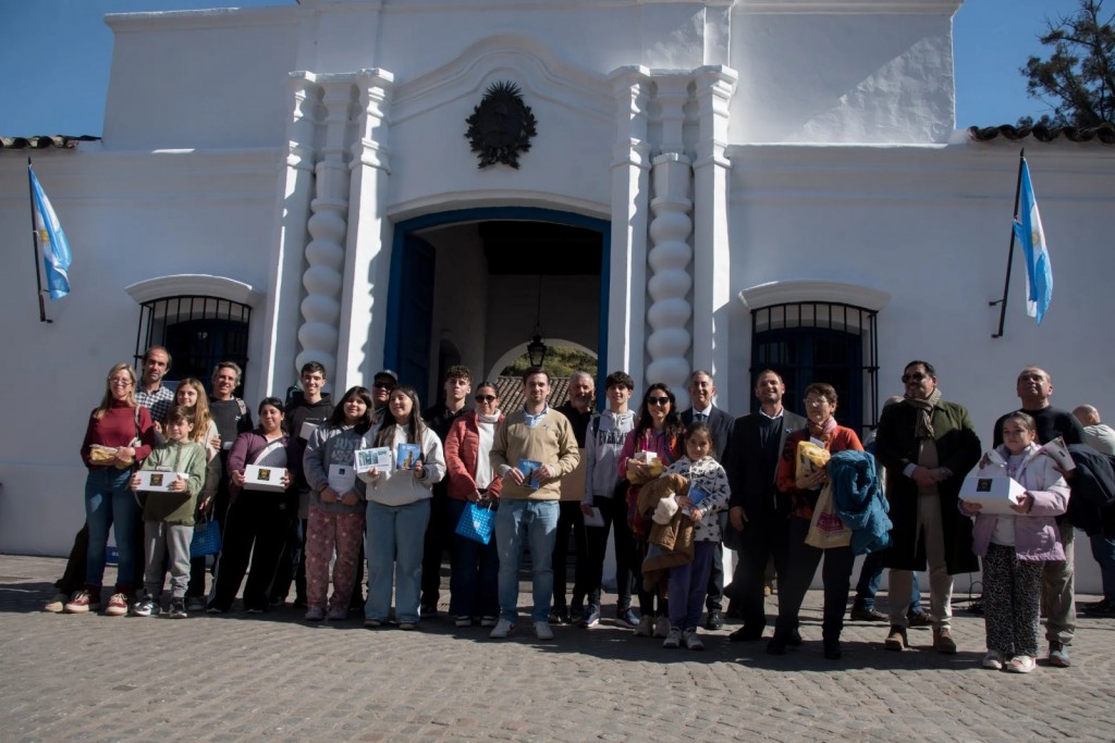 San Miguel de Tucumán recibió con regalos a sus primeros turistas del invierno
