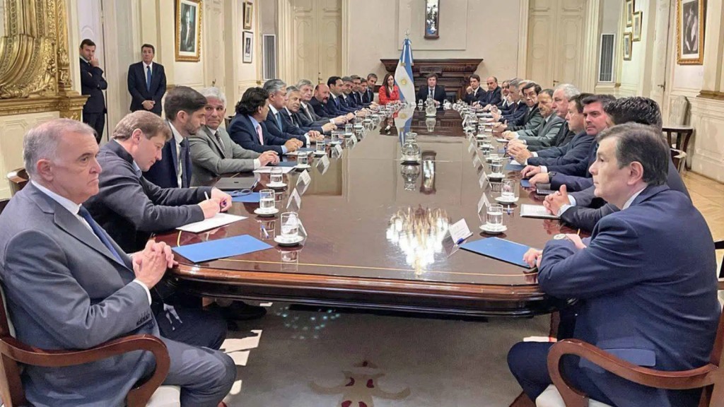 Milei busca recomponer lazos con gobernadores tras mensajes cruzados
