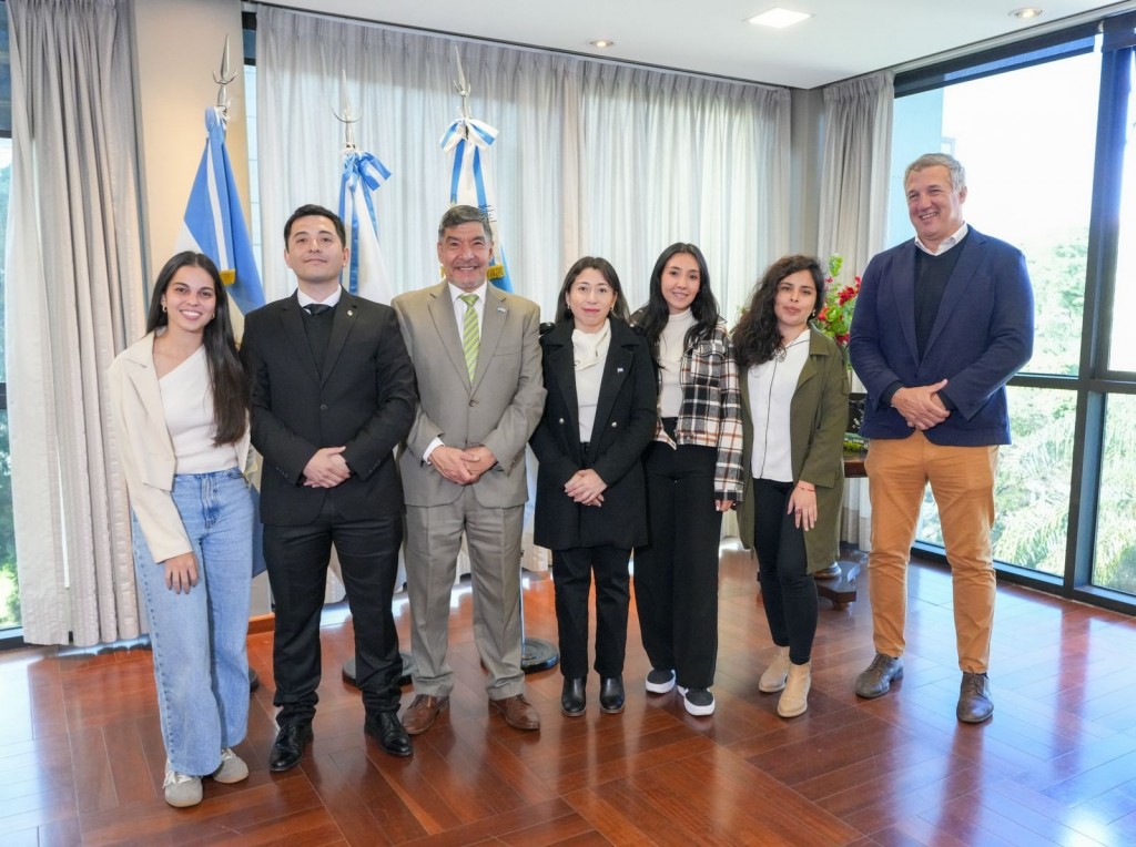 Acevedo apoya el trabajo de jóvenes voluntarios en sectores vulnerables