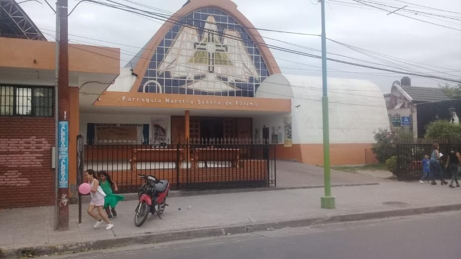 Escándalo en colegio por adoctrinamiento político