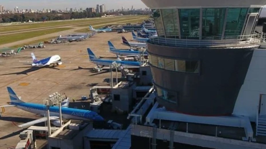 Trabajo frena el paro aeronáutico con conciliación obligatoria