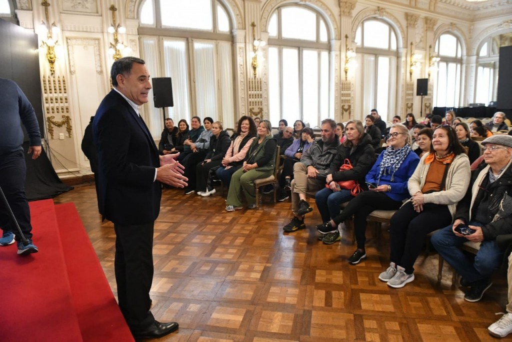 Emoción y admiración en la Casa de Gobierno tucumana
