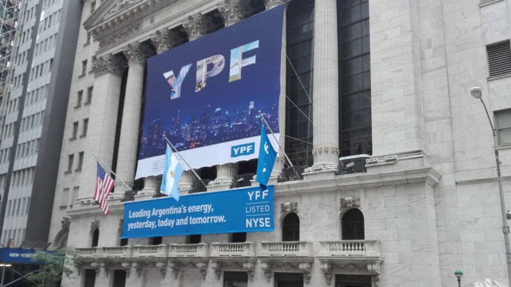 Filtraciones en la causa YPF desatan purga en la Procuración del Tesoro