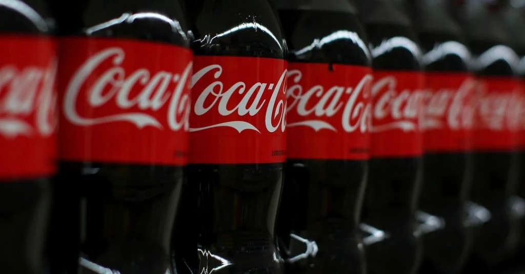 Trump anuncia que Coca-Cola usará azúcar de caña en EE.UU.