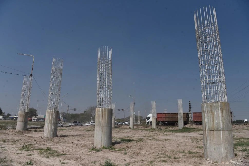 A 3 años del inicio, el cruce de San Andrés solo avanzó un 15%