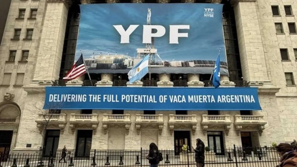 Argentina presenta descargo en EE.UU. para frenar entrega de YPF