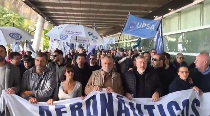 Gremios aeronáuticos protestaron contra reformas laborales