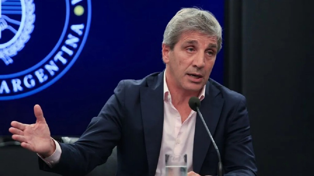 Luis Caputo levantó las tasas de los plazos fijos