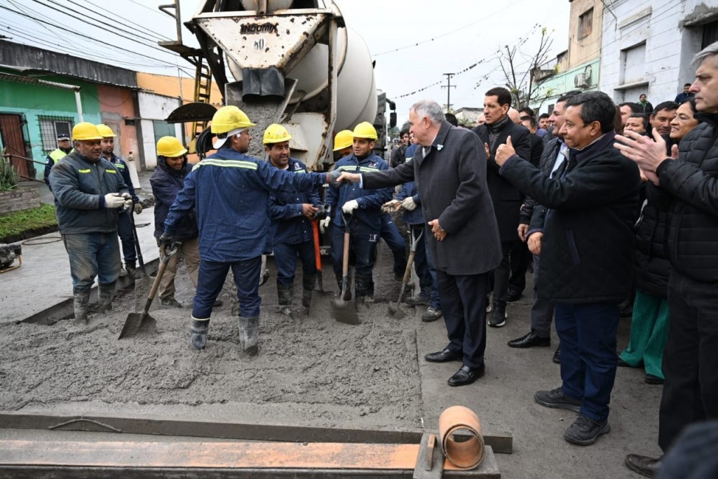 Avanzan con obras de pavimentación en Río Seco