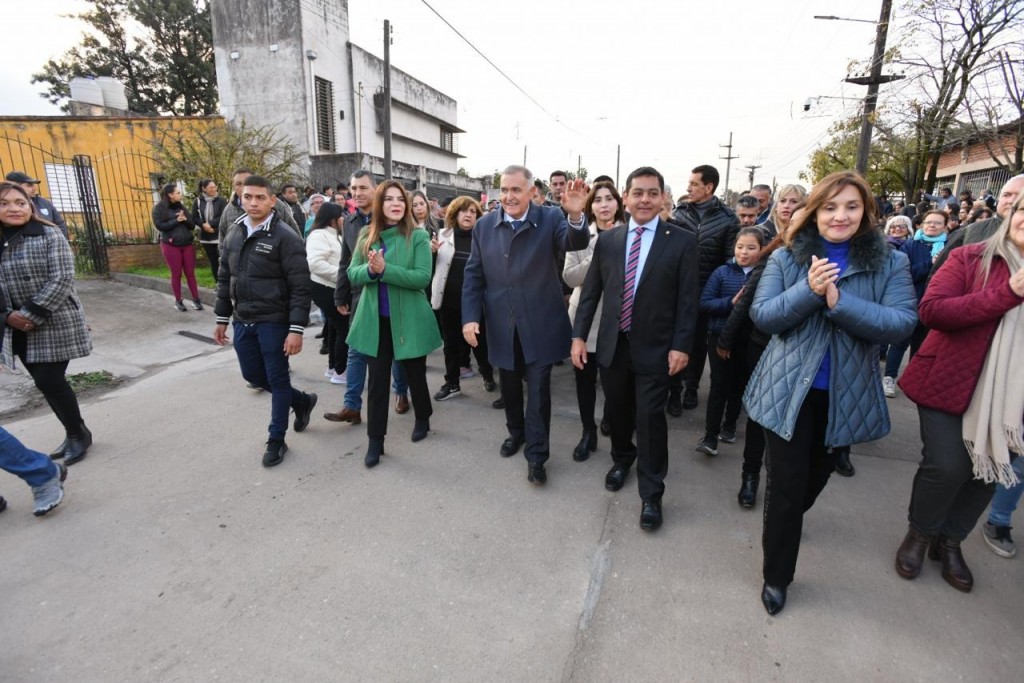 Inauguran pavimentación en Los Nogales