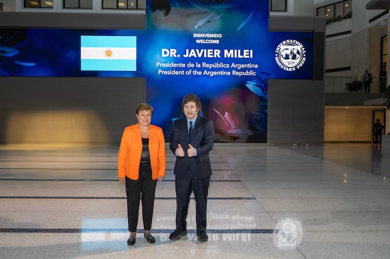 FMI aprueba revisión y desembolsará USD 2.000 millones a Argentina