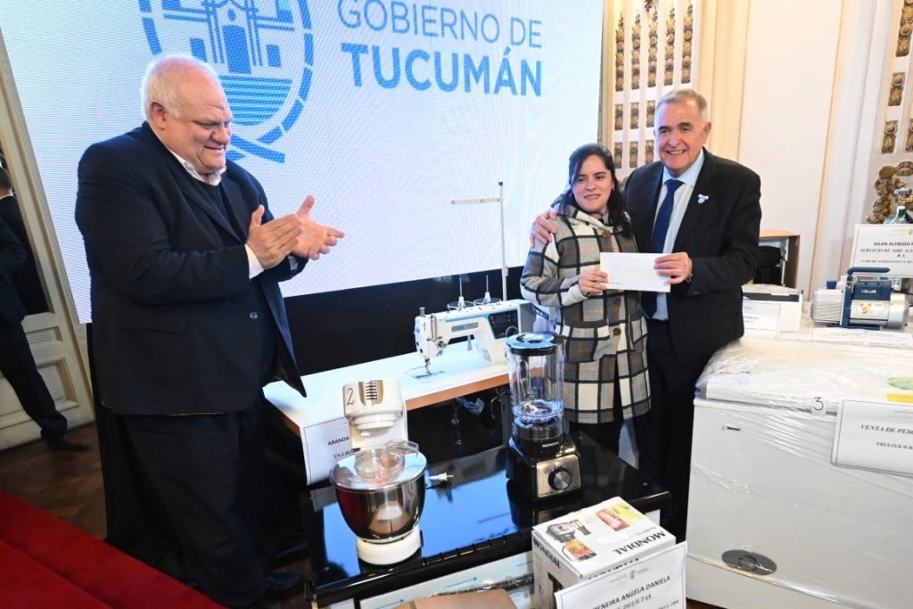 Jaldo entrega $52 millones en microcréditos a 185 emprendedores tucumanos