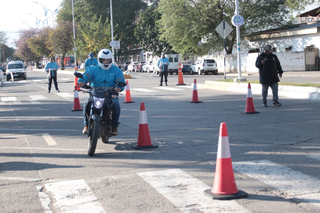 Capacitan a motociclistas en Banda del Río Salí para mejorar seguridad vial