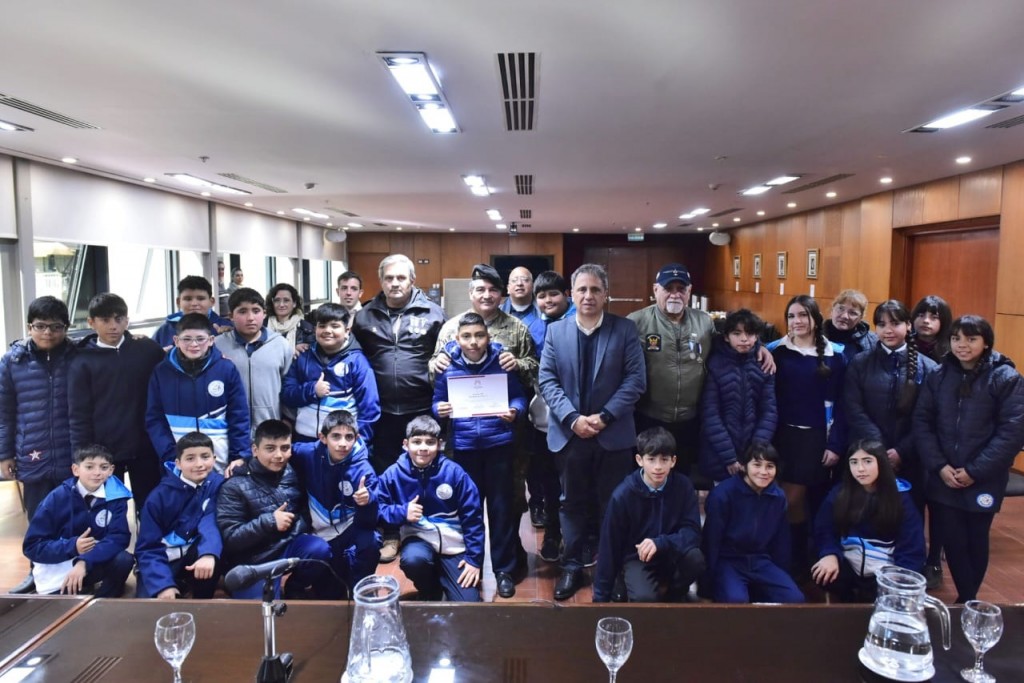 Legislador Seleme promueve memoria de Malvinas en estudiantes