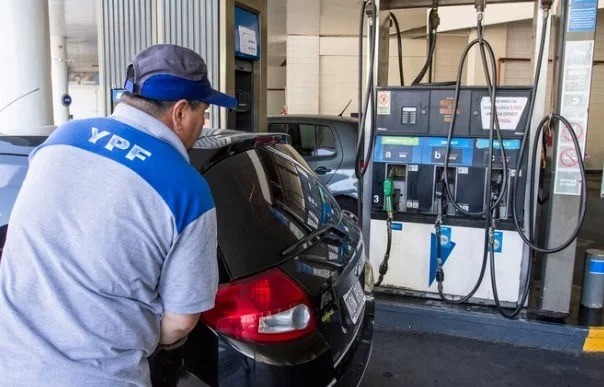 YPF congela aumentos generales y apuesta a precios dinámicos