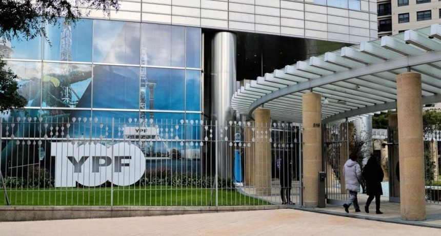 Argentina pide suspender fallo sobre YPF