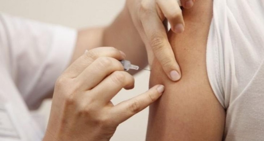 Refuerzan la vacunación contra gripe, covid y dengue en todos los nodos de salud