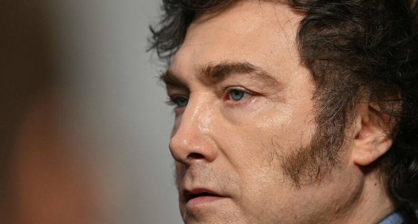Milei vs. periodistas: acusó intento de espionaje y rechazó victimización