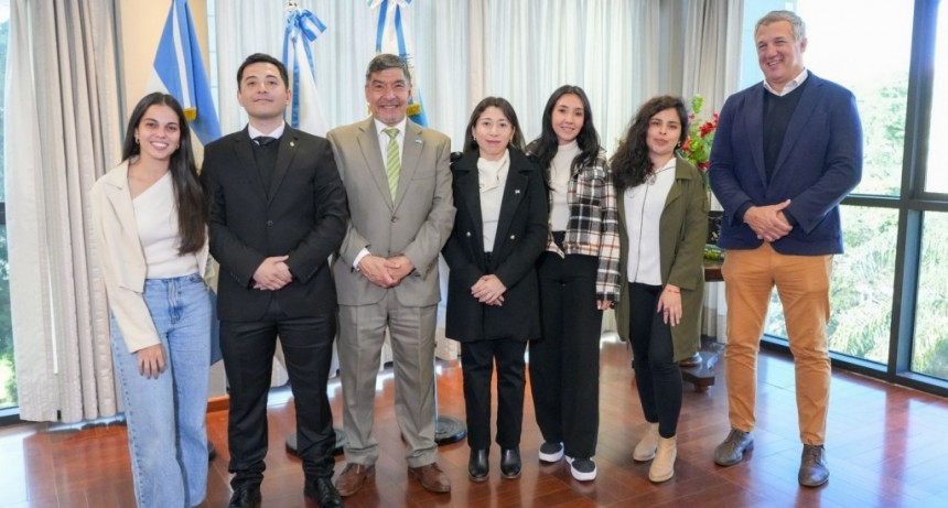 Acevedo apoya el trabajo de jóvenes voluntarios en sectores vulnerables