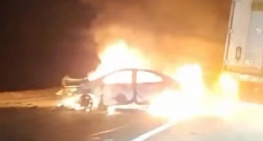 Choque fatal en ruta 9: dos muertos al incendiarse su auto