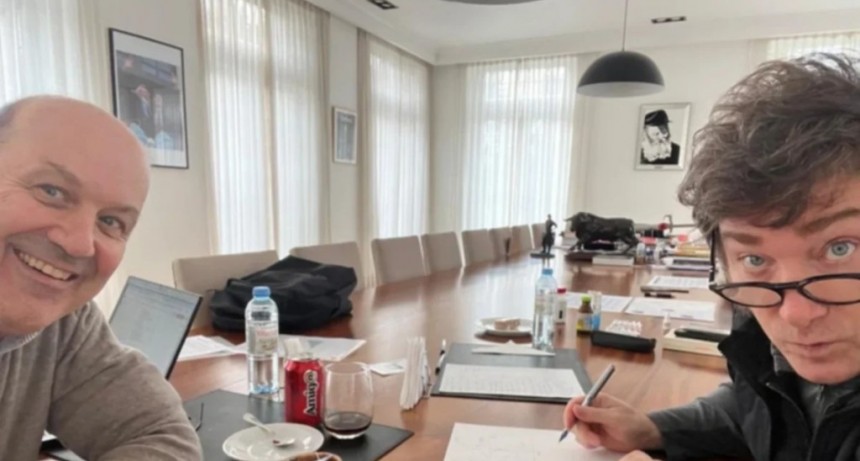 Sturzenegger y Milei analizan desregulaciones en Olivos