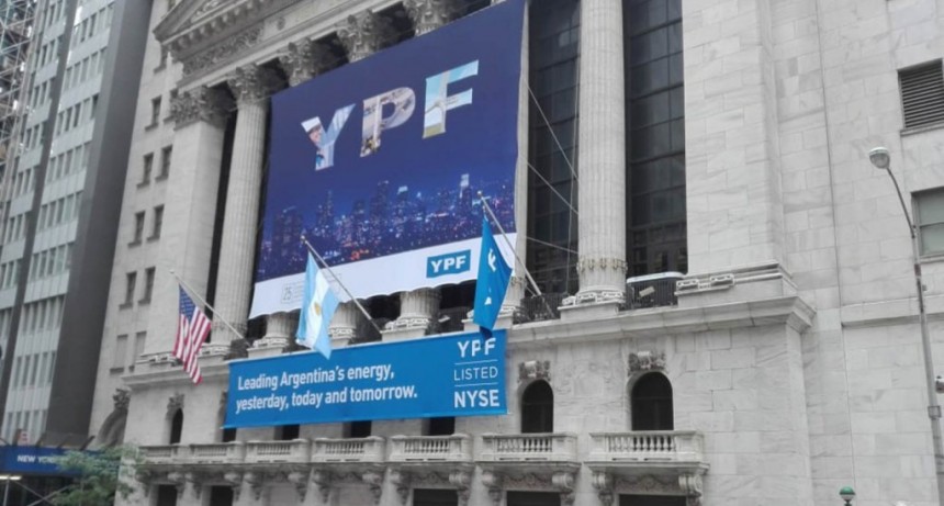 Filtraciones en la causa YPF desatan purga en la Procuración del Tesoro