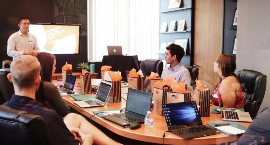El Gobierno lanza crédito fiscal de $400M para capacitación laboral