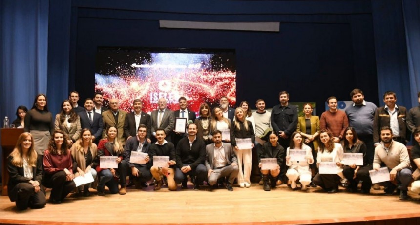 El vicegobernador Acevedo entregó el Premio Joven Empresario 2025