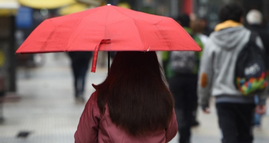 Llega el frío: pronostican lluvias persistentes en Tucumán
