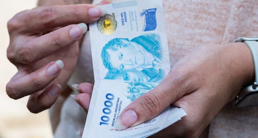 Salarios subieron 65,7% en un año, según el INDEC
