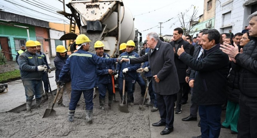 Avanzan con obras de pavimentación en Río Seco