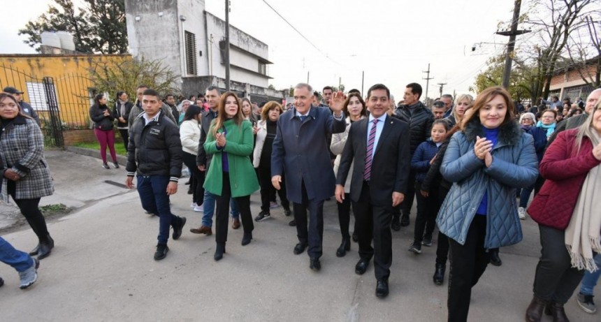Inauguran pavimentación en Los Nogales