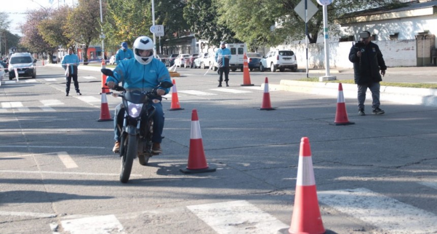 Capacitan a motociclistas en Banda del Río Salí para mejorar seguridad vial