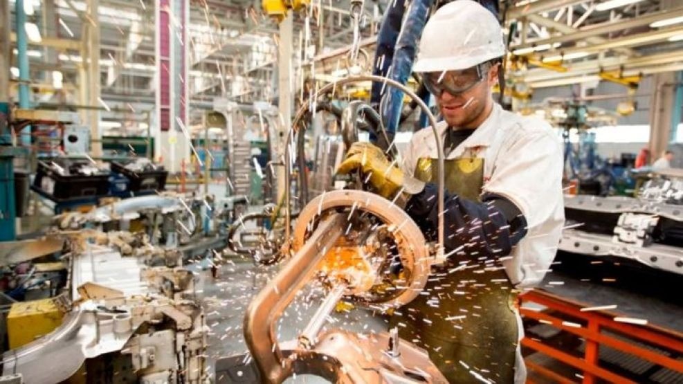 Argentina es el pa&iacute;s con mayor presi&oacute;n impositiva sobre la industria formal y la UIA exigi&oacute; un pacto fiscal de estabilidad por 30 a&ntilde;os