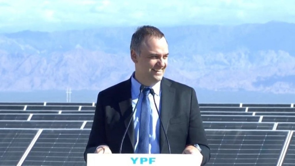 Adorni renunci&oacute; al directorio de YPF tras su salida de la Jefatura de Gabinete