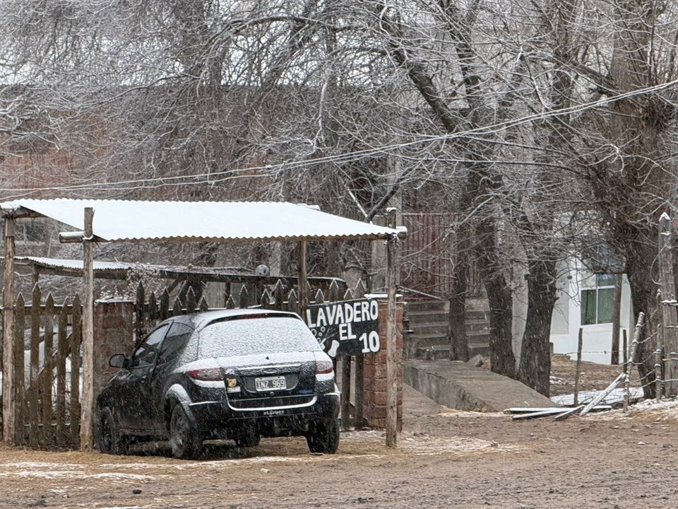 Fr&iacute;o extremo en Tucum&aacute;n: Taf&iacute; del Valle amaneci&oacute; con agua nieve y la ruta a los Valles sigue cerrada de noche