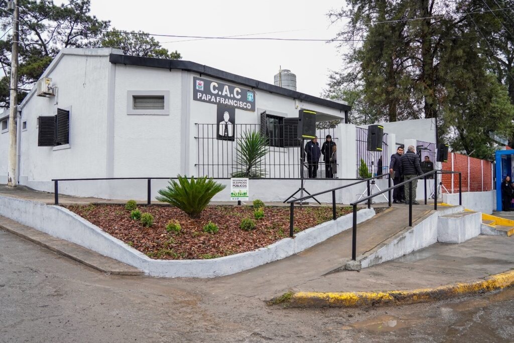 Banda del R&iacute;o Sal&iacute; reinaugur&oacute; el CAC Papa Francisco y present&oacute; una nueva Parada Conectada