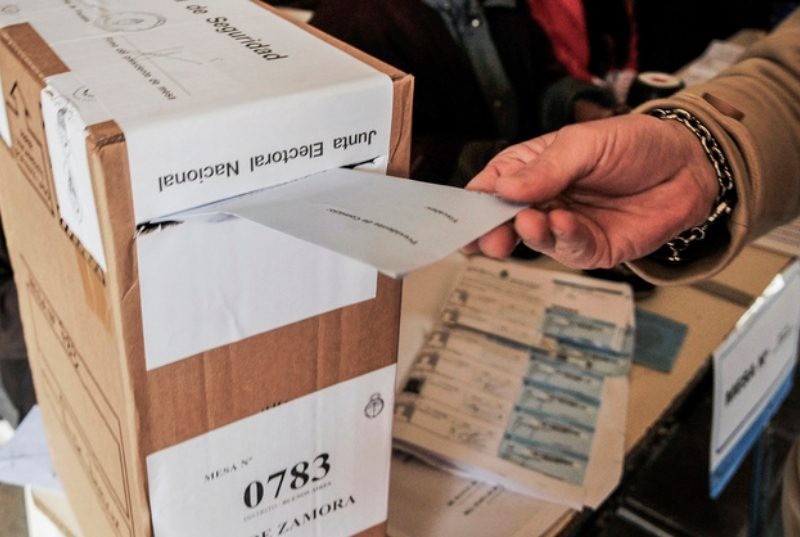 Senadores radicales frenan el proyecto electoral: rechazan las colectoras y dejan sin votos la eliminaci&oacute;n de las PASO