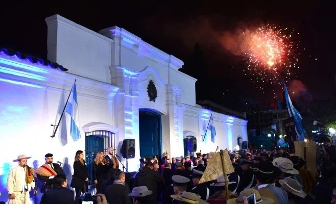 Vacaciones de invierno en Tucum&aacute;n: la agenda completa de actos por el 9 de Julio, el show de luces y los circuitos tur&iacute;sticos para el receso