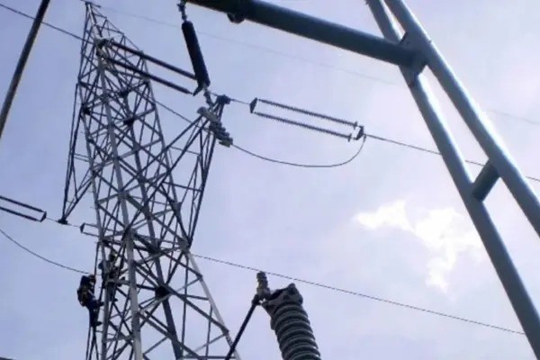 Una falla en una l&iacute;nea de alta tensi&oacute;n dej&oacute; sin servicio el&eacute;ctrico a distintos sectores de la Capital