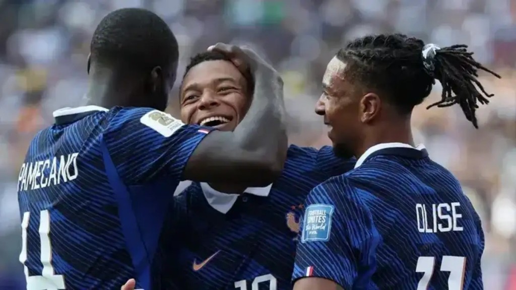 Francia desplaz&oacute; a Argentina de la cima del ranking FIFA y llega como l&iacute;der virtual a los cuartos de final