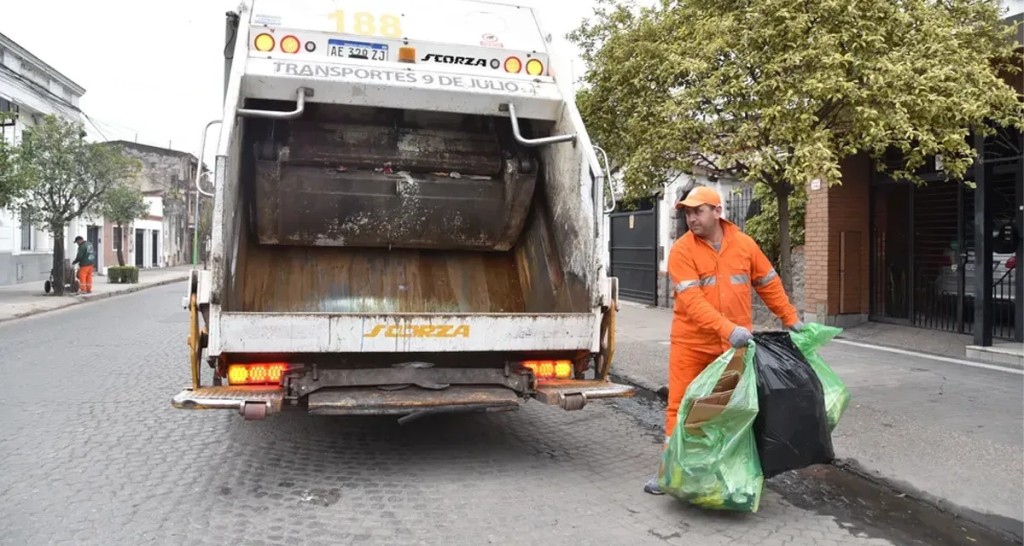 10 de julio no laborable: colectivos con frecuencia de domingo, atenci&oacute;n de urgencias y comercios abiertos en Tucum&aacute;n