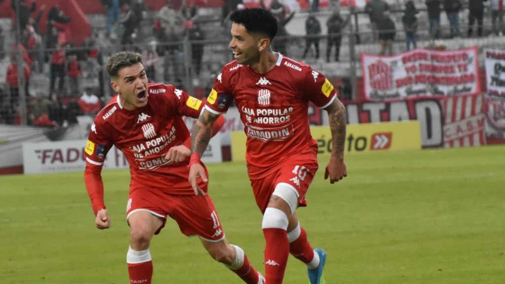 Con goles de Carabajal, Veliez y Arfaras, San Mart&iacute;n gole&oacute; 3-0 a Almagro en Ciudadela