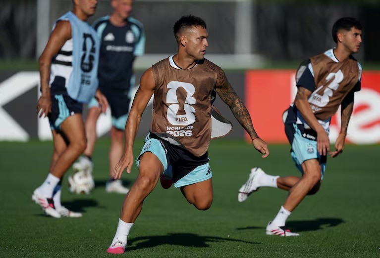 Con Messi y los titulares en recuperaci&oacute;n, la Selecci&oacute;n se entren&oacute; pensando en Inglaterra