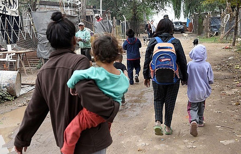 Junio: una familia tipo necesit&oacute; casi $690.000 para no ser indigente y m&aacute;s de $1.500.000 para superar la l&iacute;nea de pobreza