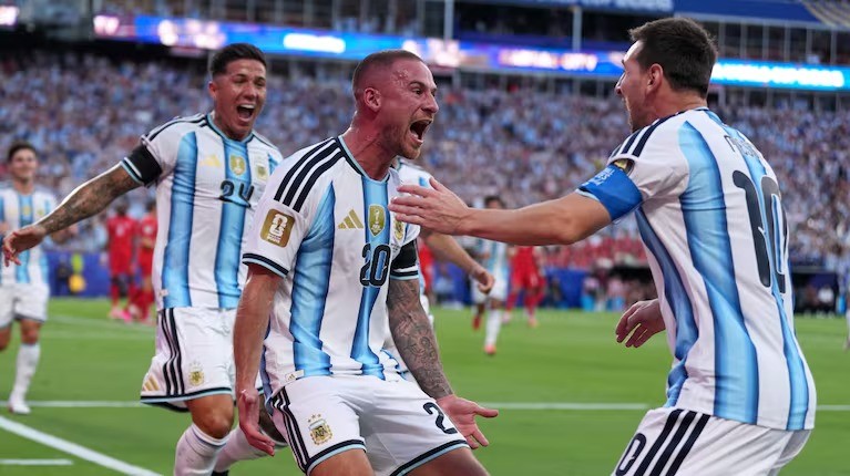 Semifinal del Mundial 2026: Argentina va con la azul ante Inglaterra en Atlanta, con Messi como goleador y el recuerdo de Maradona