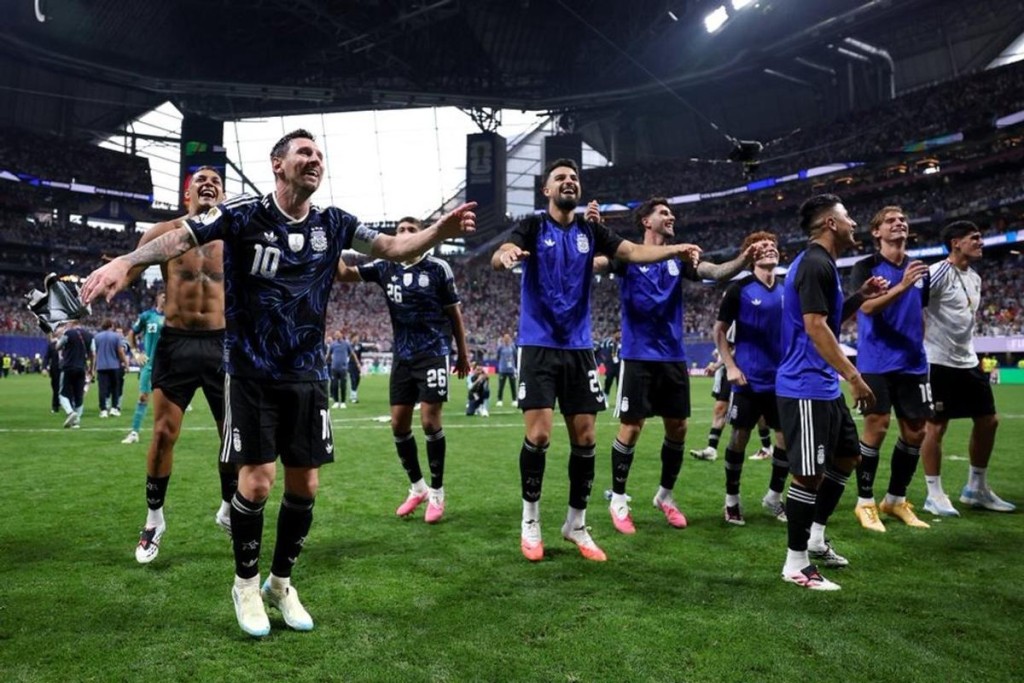 Argentina pone la mira en la final del Mundial 2026: el plantel viaja a Nueva Jersey para enfrentar a Espa&ntilde;a