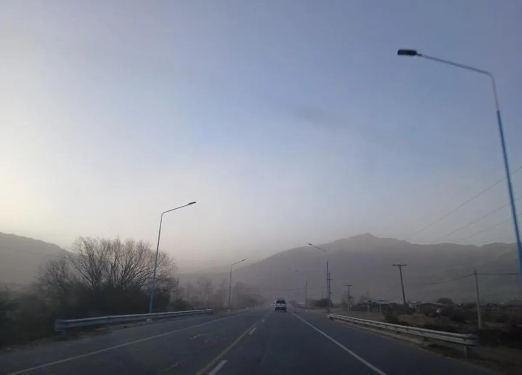 Viento Zonda en Taf&iacute; del Valle: Defensa Civil report&oacute; baja visibilidad en la ruta y pidi&oacute; precauci&oacute;n