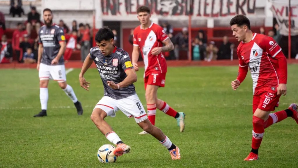 Con Manganelli como figura y la lesi&oacute;n de Arfaras, San Mart&iacute;n igual&oacute; 0-0 ante Deportivo Maip&uacute;